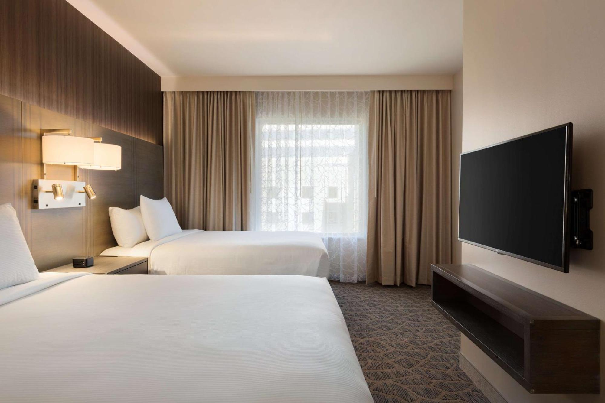 Embassy Suites By Hilton Зе-Вудлендс Экстерьер фото
